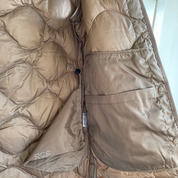 COPY - Uniqlo ultra light down quilted vest - Picture 3 of 4